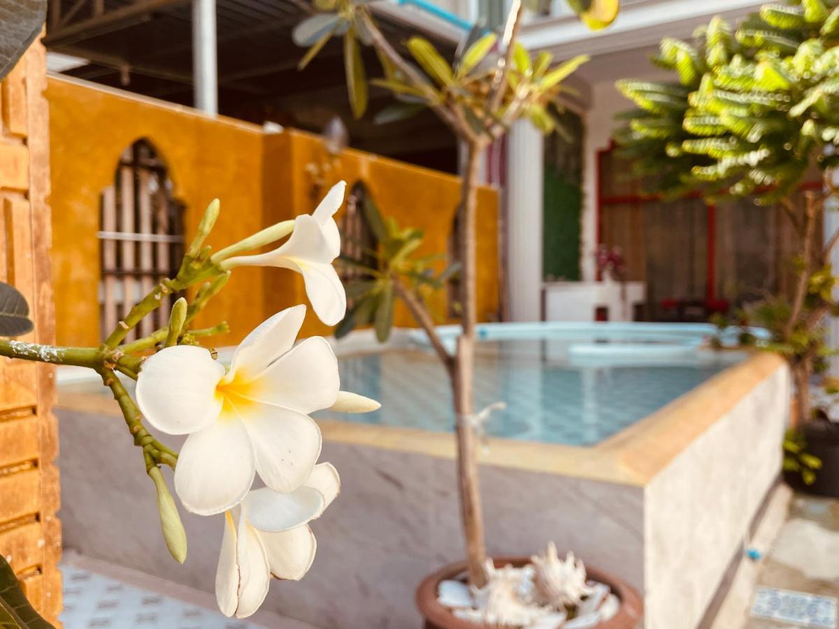 Mandala Beach Villa Jomtiean Praia de Jomtien Exterior foto